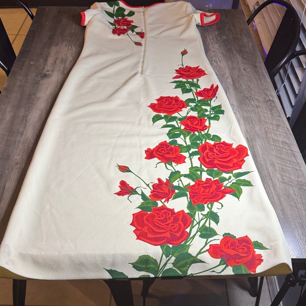 Vintage 1960/70 Alfred Shaheen Floral Rose Hawaiian Mod Dress in Cream and Red - Picture 6 of 8
